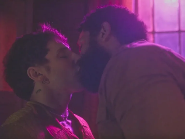 Beijo gay em Terra e Paixão ganha aprovação unânime da audiência