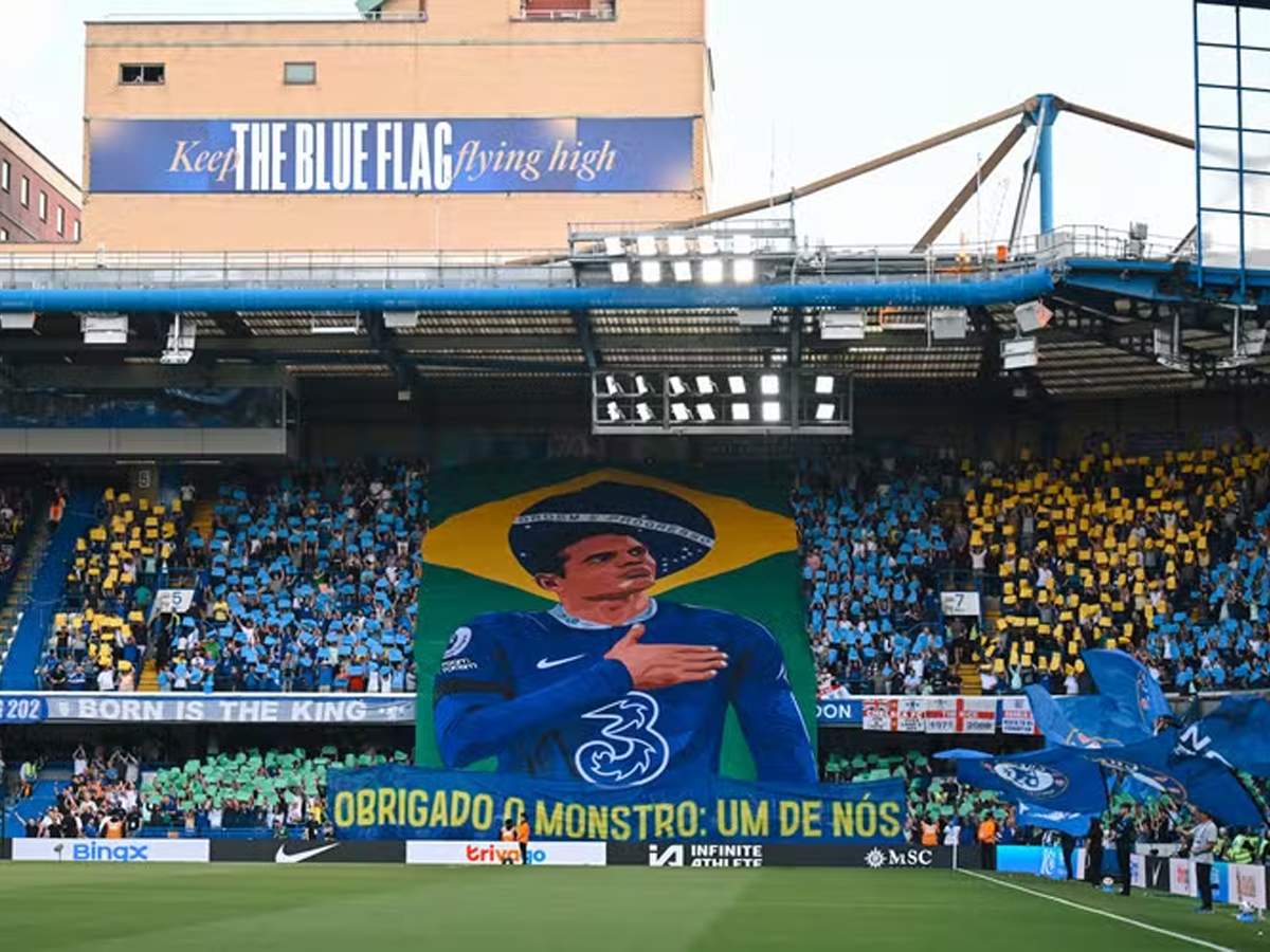 Thiago Silva foi reverenciado pela torcida inglesa em sua saída do Chelsea. Foto: Reprodução