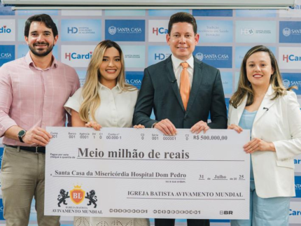 Bispo Bruno Leonardo doa meio milhão de reais à Santa Casa de Feira de Santana