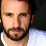Ator de “Grey’s Anatomy” morre aos 46 anos em acidente de carro nos EUA