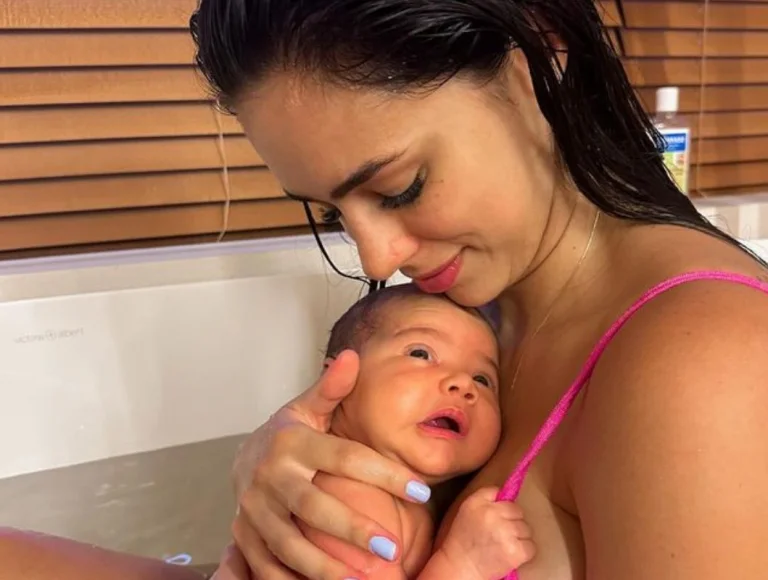 Bruna Biancardi compartilha registro do primeiro banho de banheira junto a Mavie