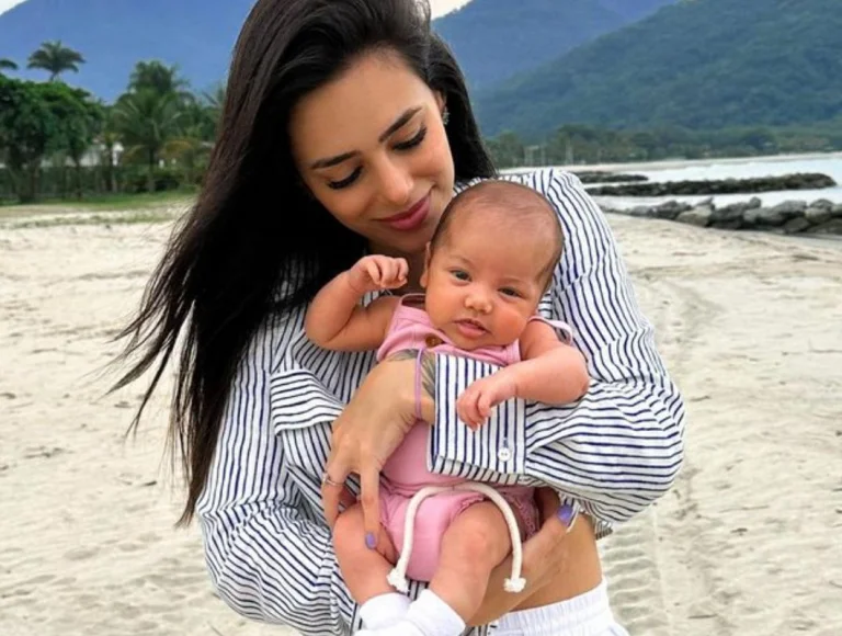 Bruna Biancardi leva Mavie para a praia pela primeira vez. Veja fotos!