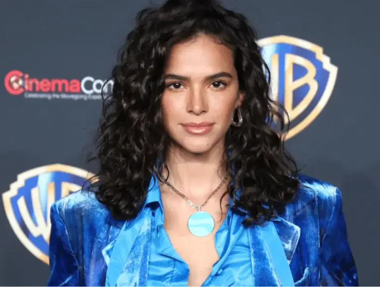 Bruna Marquezine compartilha expectativas para 2024