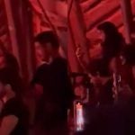 Bruna Marquezine e João Guilherme no show de Marina Sena.