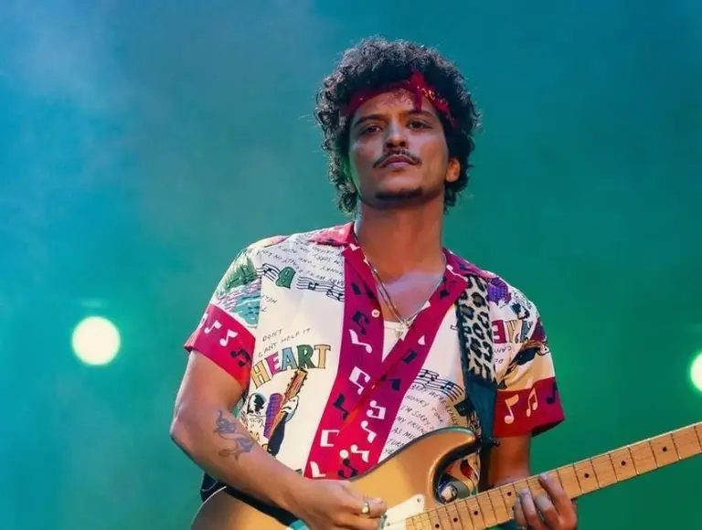 Bruno Mars inclui mais capitais à agenda e já totaliza 14 shows no Brasil. Saiba tudo!