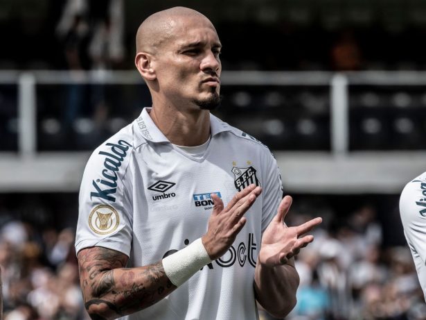 Conheça Maicon Roque, zagueiro envolvido em polêmico casamento de 49 dias