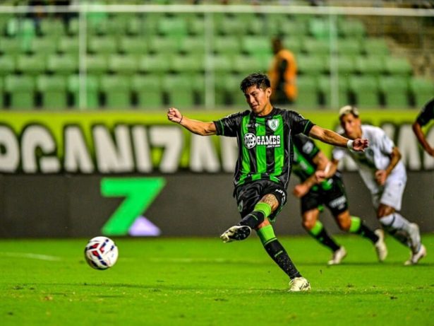 STJD aplica suspensão de cinco jogos a jogador do América-MG por injúria racial