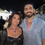 Gustavo Mioto posa com Shania Twain durante passagem da cantora pelo Brasil