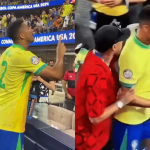 Danilo, da Seleção, discute com torcedores após empate e Neymar precisa intervir