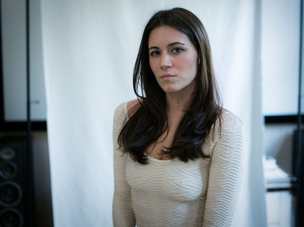 Atriz de Se Beber Não Case é presa acusada de agredir namorado
