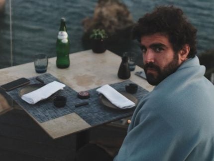 Equipe de Caio Castro desmente falso perfil do ator em rede social