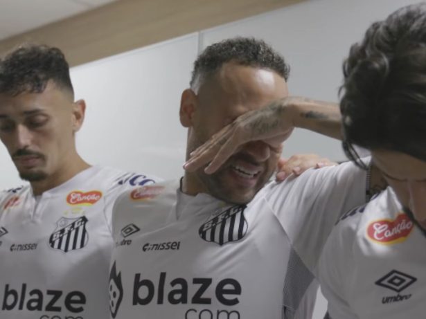 Neymar cai no choro por não conseguir jogar contra o Corinthians