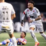 Crítica antiga de Neymar ao gramado sintético reacende antes de clássico contra o Palmeiras