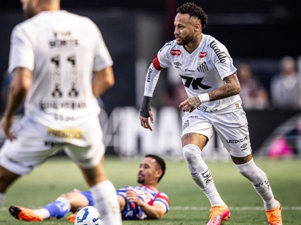 Crítica antiga de Neymar ao gramado sintético reacende antes de clássico contra o Palmeiras