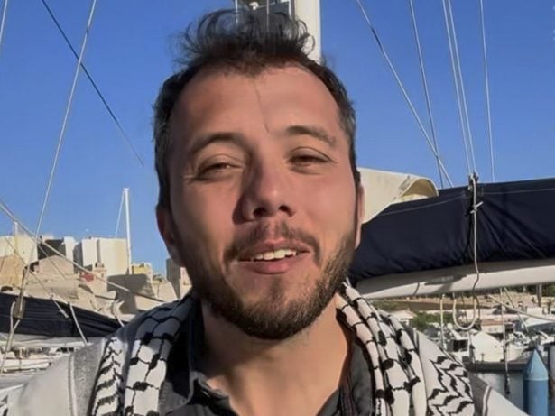 Thiago Ávila, brasileiro detido por Israel ao levar ajuda à Gaza, foi colocado em solitária