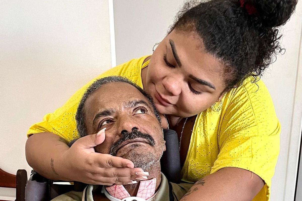 Após internação por pneumonia, Arlindo Cruz recebe alta hospitalar