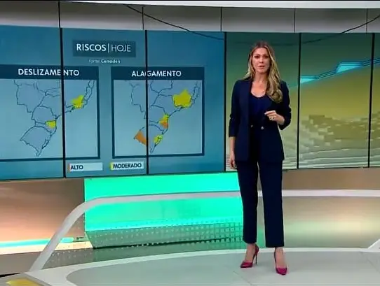 Caindo aos pedaços! Fio cai em estúdio meio ao Jornal Hoje. Veja!