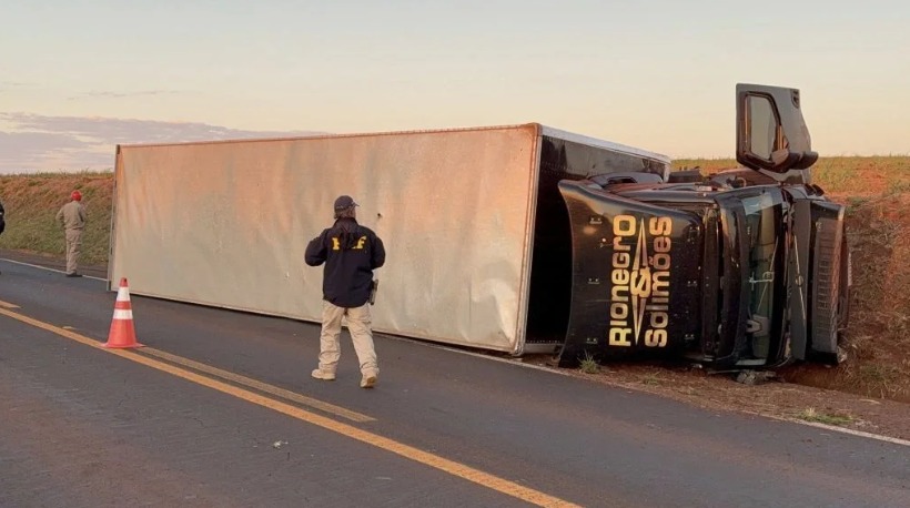 Caminhão da dupla Rionegro & Solimões se envolve em grave acidente no PR - Portal Leo Dias