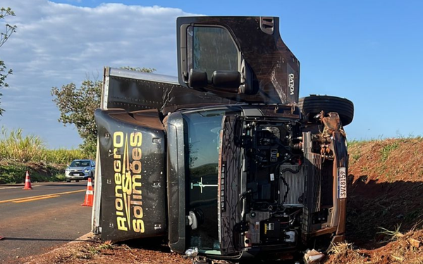 Caminhão da dupla Rionegro & Solimões se envolve em grave acidente no PR - Portal Leo Dias