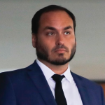 Carlos Bolsonaro é eleito senador por Santa Catarina