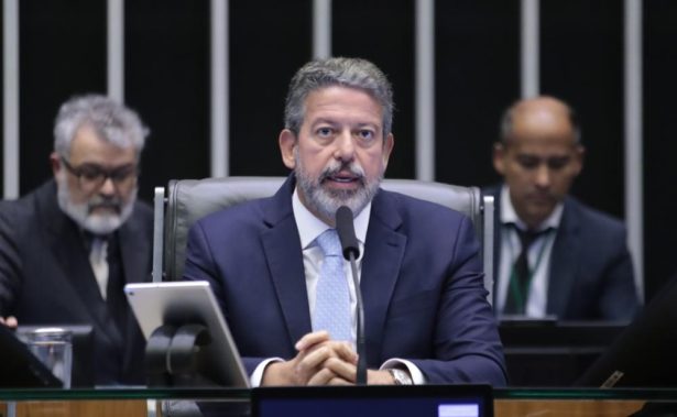 Moraes libera visita de Arthur Lira a Bolsonaro antes de julgamento no STF