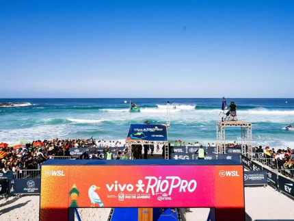 Brasileiros avançam de fase na etapa do RJ do Circuito Mundial de Surfe