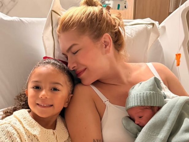 Lore Improta emociona com registro da filha Liz conhecendo o irmão recém-nascido