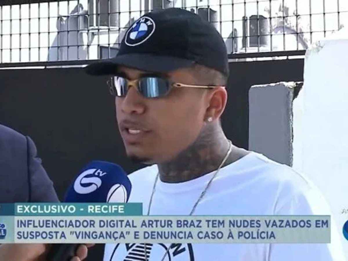 Arthur Braz e seu advogado viralizaram após entrevista por nudes vazado (Reprodução)