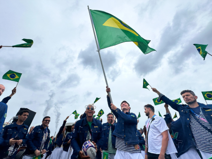 Brasil mostrou toda sua empolgação no rio Sena, na cerimônia de abertura das Olimpíadas de Paris (Reprodução)