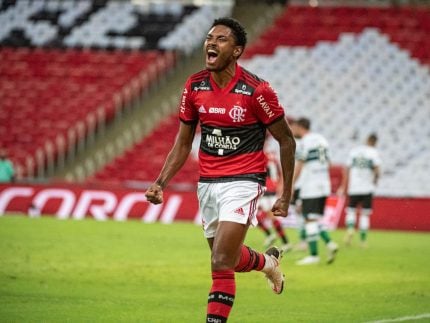 Próximo de ser anunciado pelo Corinthians, Vitinho passar por exames médicos