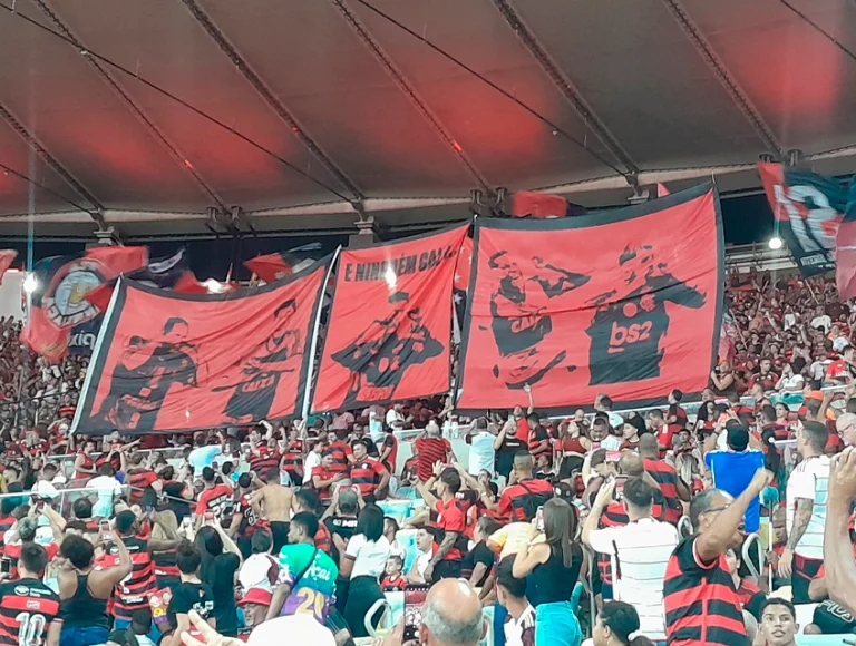 Ninguém cala esse chororô! Torcida do Flamengo provoca botafoguenses no clássico