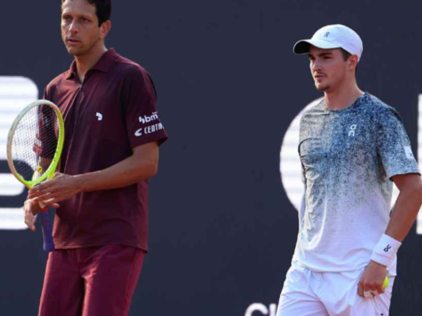 Após reação na final, João Fonseca e Marcelo Melo levantam o troféu de duplas no Rio Open