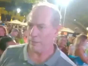 Ciro Gomes dá tapa na cara de homem após ser chamado de bandido