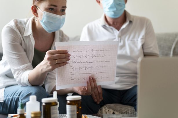 Cardiologista explica o que é arritmia, condição que motivou a suspensão de xaropes para tosse