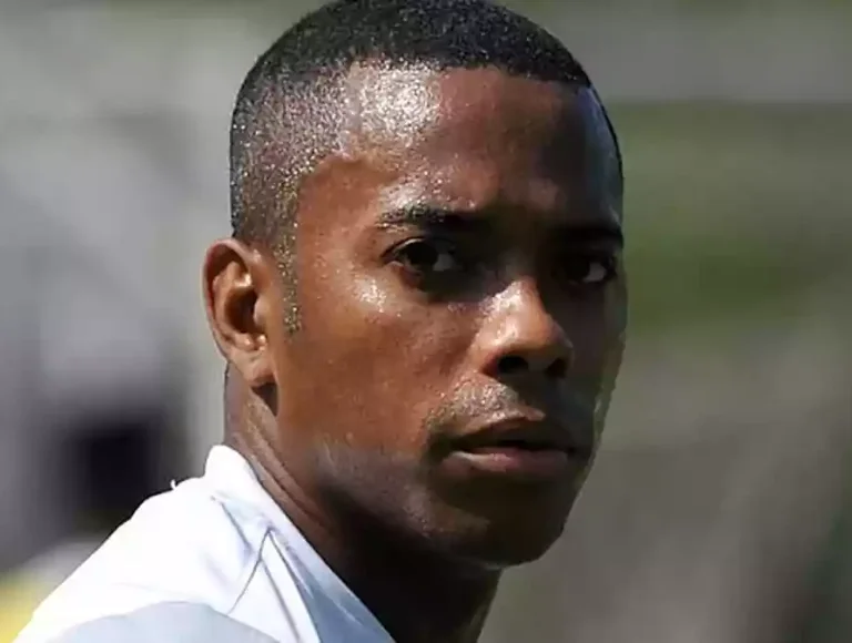 Condenado por estupro na Itália, Robinho cogita voltar a jogar futebol