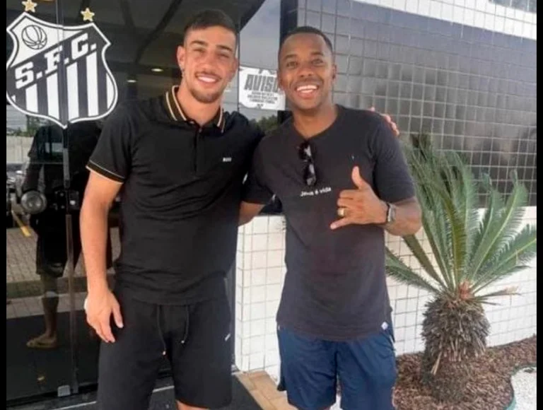 Santos se pronuncia após Robinho, condenado por estupro, ir à festa do clube