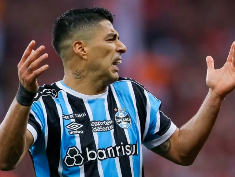 Craque do Grêmio, Suárez estoura com arbitragem brasileira: “Horrível”