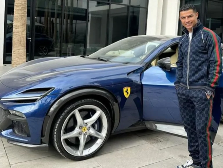 Colecionador de carros, Cristiano Ronaldo posta foto de Ferrari nova de R$ 7,6 milhões