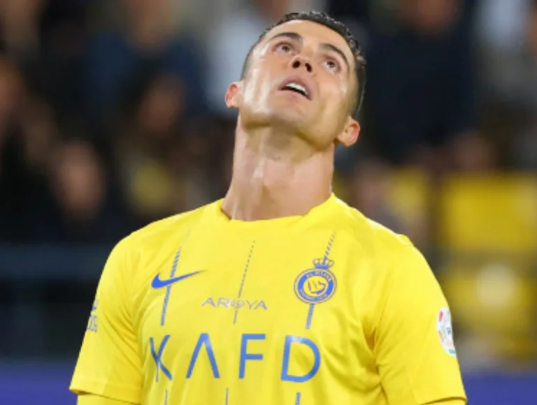 Regulamento prevê punição a Cristiano Ronaldo após atitude agressiva com árbitro