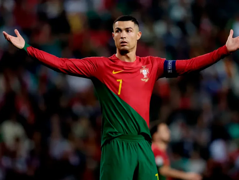 Cristiano Ronaldo se torna a primeira pessoa com mais de 1 bilhão de seguidores