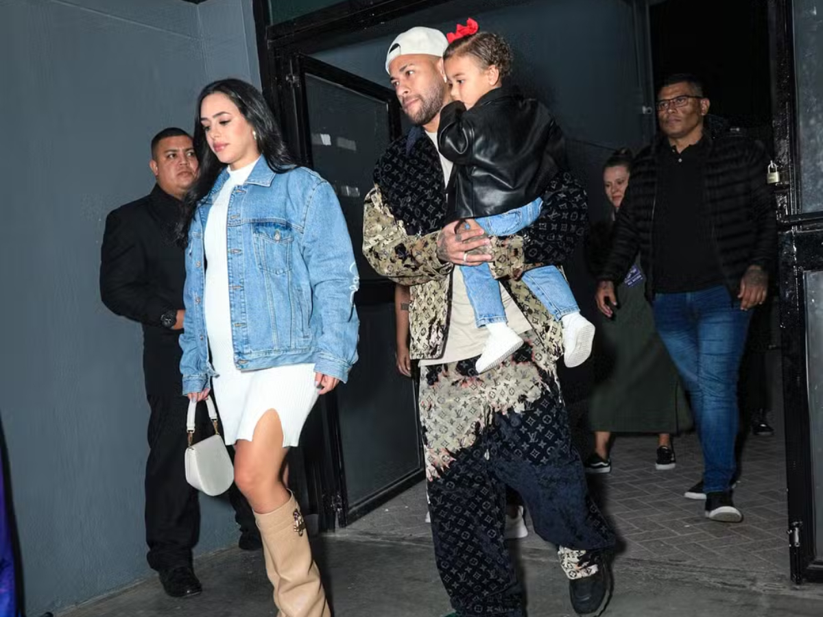 Neymar Jr., Mavie e Bruna Biancardi - Foto: Victor Chapetta/AgNews Neymar Jr., Mavie e Bruna Biancardi - Foto: Victor Chapetta/AgNews