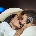 Gustavo Mioto e Ana Castela reatam namoro e se beijam em palco de rodeio