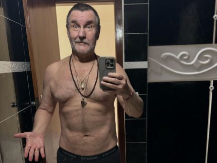 Antonio Calloni surpreende com foto sem camisa e revela fórmula do corpo sarado