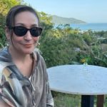 Após diagnóstico de Covid-19, Sonia Abrão comanda atração diretamente de casa