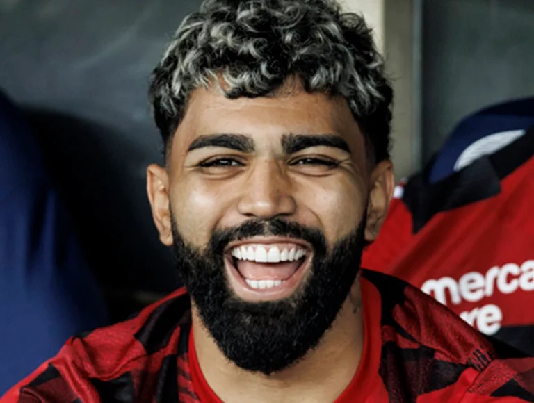 d4d4f5fa em meio a suspensao gabigol curte festa com chico moedas na casa de romario 1713971093