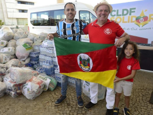 Torcidas organizadas rivais se uniram em Brasília para ajudar o RS. Foto: Reprodução