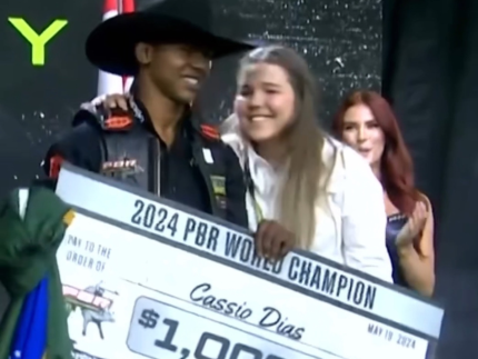 Peão de 22 anos se torna campeão mundial de montaria e fatura 1 milhão de dólares