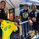 Mãe de Endrick aproveita treino aberto para rever o filho e conhecer craques da Seleção