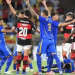 Jogador do Sampaio Corrêa passa mal e convulsiona durante partida contra o Flamengo