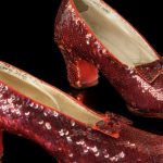 Sapato de Dorothy de “O Mágico de Oz” serão leiloados por valor milionário